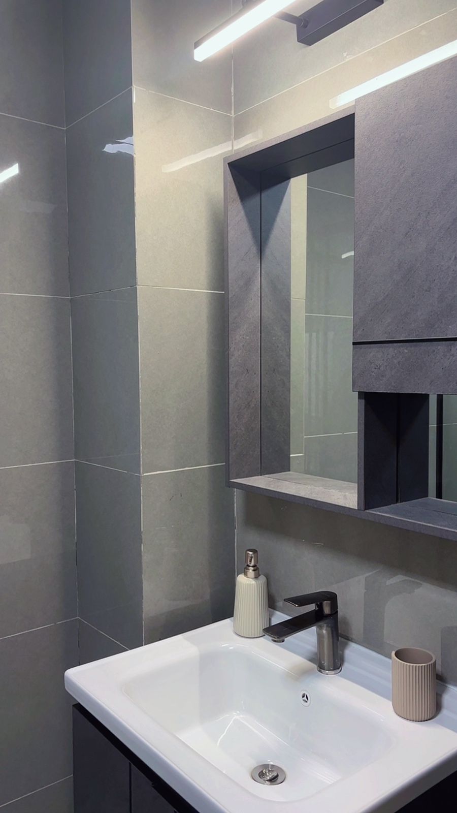 Leoz Suites Fully furnished 2bedroom 18